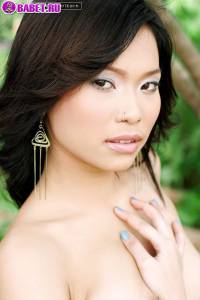 Ae Marikarn голая гуляет по саду aema0550.jpg