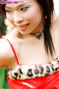 Ae Marikarn показывает свои дырочки aema0159.jpg