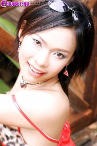 Ae Marikarn показывает свои дырочки aema0107.jpg