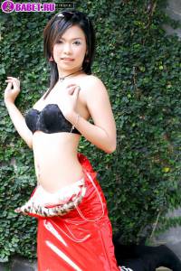 Ae Marikarn показывает свои дырочки aema0125.jpg