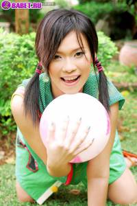 Голая Ae Marikarn играет с мячиком aema0342.jpg