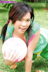 Голая Ae Marikarn играет с мячиком aema0318.jpg