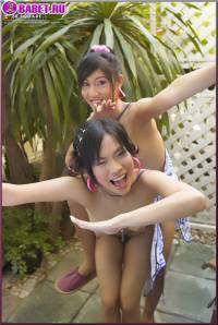 Ae Marikarn и Yoko Hasegawa играют голые в саду aeyo0283.jpg