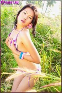 Эротические фото Aime Copony в траве aico0608.jpg