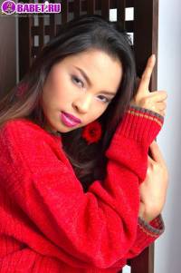 Amara Bhunawat пися крупным планом ambh070290.jpg