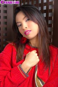 Amara Bhunawat пися крупным планом ambh070289.jpg