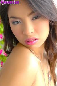 Amara Bhunawat показывает дырочки ambh070575_123_1077lo.jpg