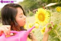 Amara Bhunawat поливает писю с лейки ambh0571.jpg