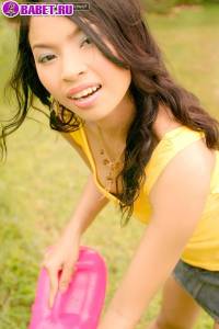 Amara Bhunawat поливает писю с лейки ambh0550.jpg