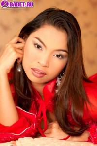 Amara Taroon голая валяется по кровати amta0465.jpg