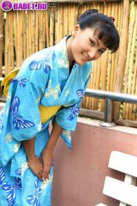 фосессии хардкор Angela Lin раздевается на лавочке anli0205.jpg