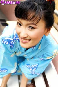 Angela Lin раздевается на лавочке anli0240.jpg