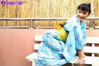 Angela Lin раздевается на лавочке anli0258.jpg