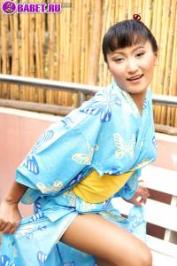 Angela Lin раздевается на лавочке anli0277.jpg