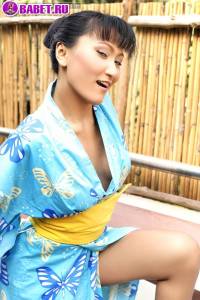 Angela Lin раздевается на лавочке anli0236.jpg