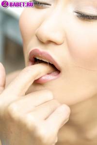 Angela Lin раздевается на лавочке anli0249.jpg