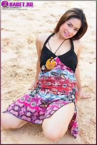 Angelena Loly показывает письку на пляжу anlo0183.jpg