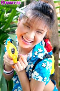 Anna Chung поливает себя голой anch0134.jpg