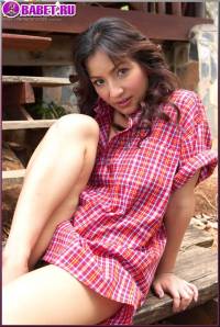 Annita Sang показывает что у неё под юбкой ansa0553.jpg