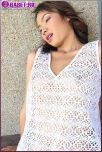 Judy Virada показывает дырочки juvi0330.jpg