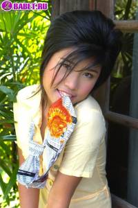 Jam Jaminga показывает дырочки jaja0441.jpg