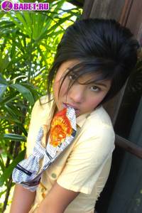 Jam Jaminga показывает дырочки jaja0410.jpg