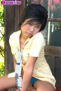 Jam Jaminga показывает дырочки jaja0434.jpg