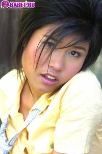 Jam Jaminga показывает дырочки jaja0429.jpg