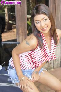 Kathryn Keawsam гладит свою писю kath0181.jpg