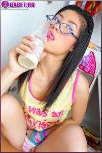 Kieko Kyo мастурбирует бутылкой kiky0472.jpg