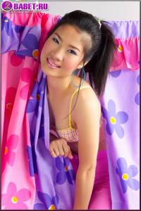 Kieko Kyo показывает дырочки kiky0125.jpg