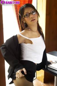 Kate Bong в офисе устроила стриптиз kabo0103.jpg