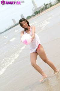 Loretta Lee голая на пляже lole0182.jpg