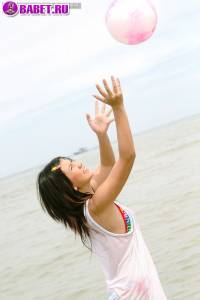 Loretta Lee голая на пляже lole0181.jpg