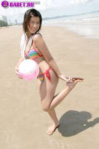 Loretta Lee голая на пляже lole0143.jpg