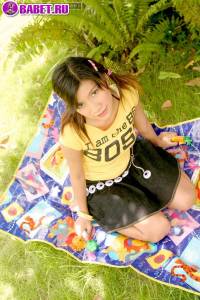 Loretta Lee на природе мастурбирует пизду lole0368.jpg