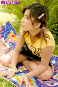 Loretta Lee на природе мастурбирует пизду lole0390.jpg