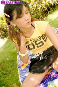 Loretta Lee на природе мастурбирует пизду lole0362.jpg