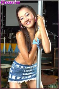 Mameaw Mae показывает пизду mama0110.jpg