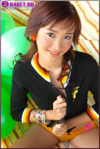 Martiny May показывает писю mama0422.jpg