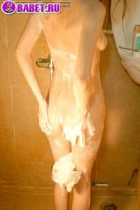 Maya Asawawong моет свои сиськи maas0158.jpg