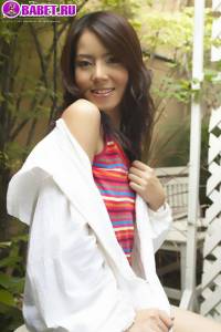 Mikiko Toyo раздевается в саду mito0159.jpg