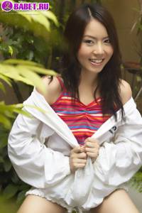 Mikiko Toyo раздевается в саду mito0167.jpg