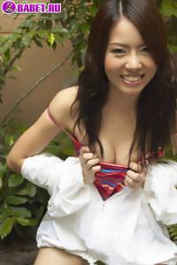 Mikiko Toyo раздевается в саду mito0142.jpg