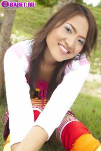 Milk Yada ласкает писю во дворе milk0547.jpg