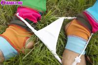 Milk Yada ласкает писю во дворе 