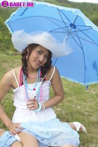 Голая Milk Yada на природе milk0644.jpg