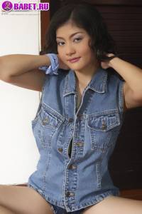 Mona Choi с небритой пиздой mona0338.jpg