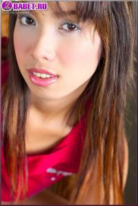 Nanny Larner в саду показывает писю nala0266.jpg