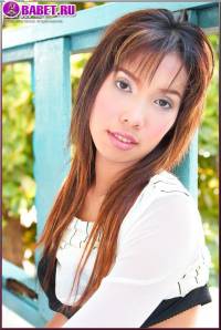 Голая Nanny Larner на старом корабле nala0616.jpg